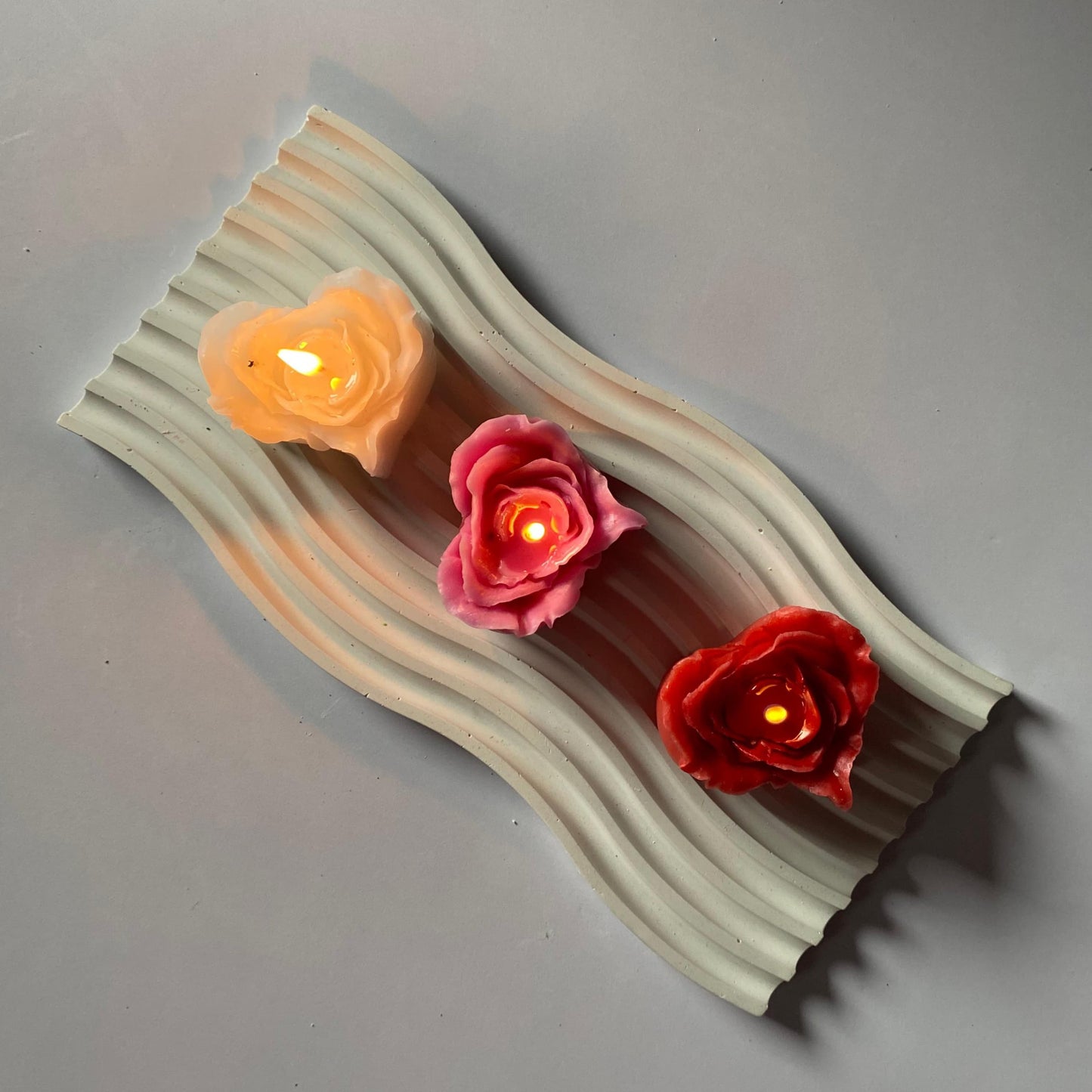 Wave Tray with Rose Heart Candles