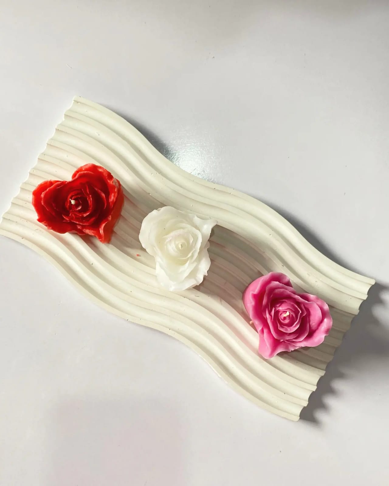 Wave Tray with Rose Heart Candles