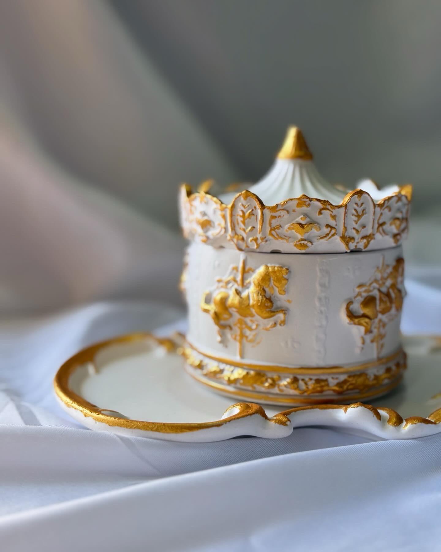 Crousel and Tray Set